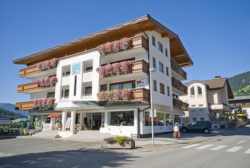 Apartmenthaus Brixen & Haus Central Brixen im Thale Buitenkant foto